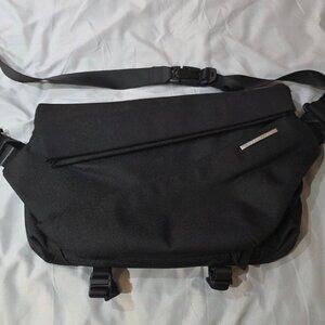 NIID Radiant R1 Mega Urban Sling Bag